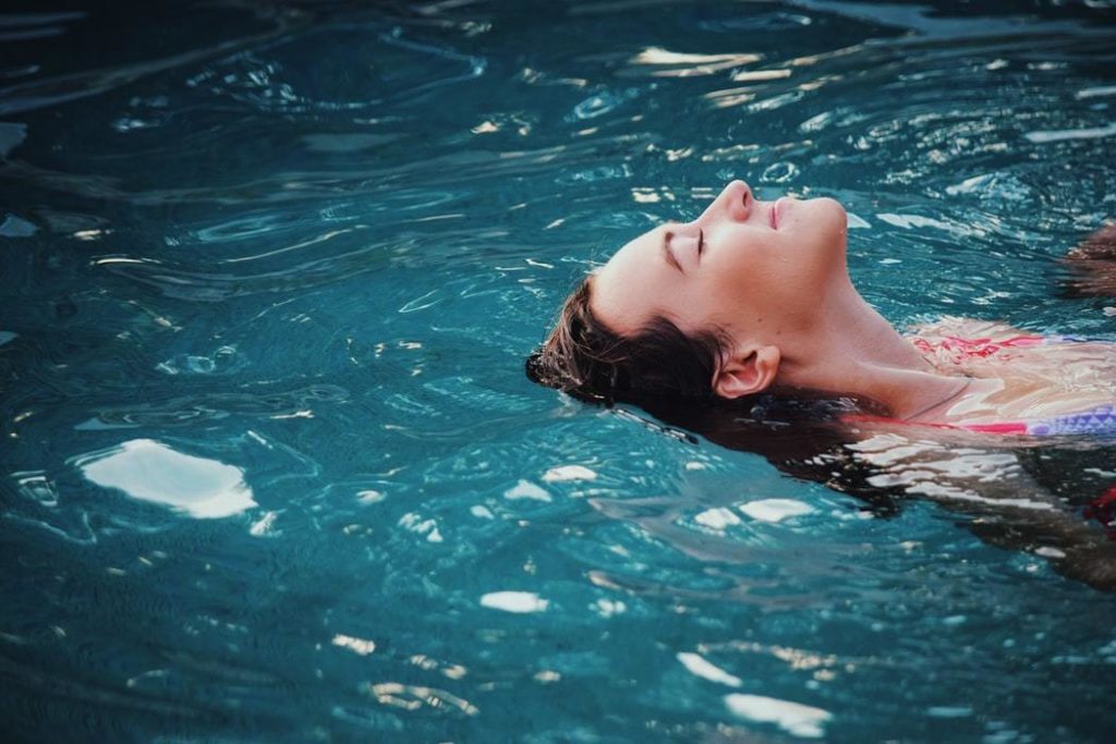 Com uma bomba de calor poderá desfrutar da sua piscina mesmo nos dias frios. 