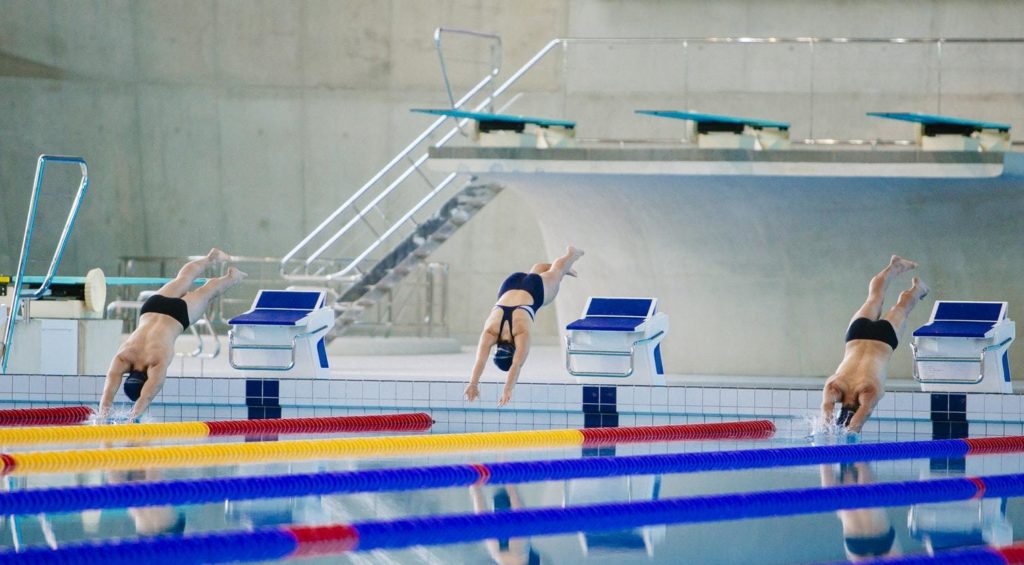 A Bomba de Calor é muito utilizada em piscinas de hotéis, escolas e ginásios, por exemplo. 