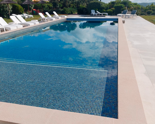 Piscinas no Algarve e Alentejo
